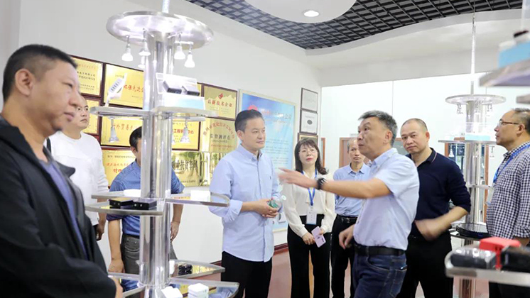 市政協副主席、九三學社郴州市委主委潘執坤一行調研炬神電子
